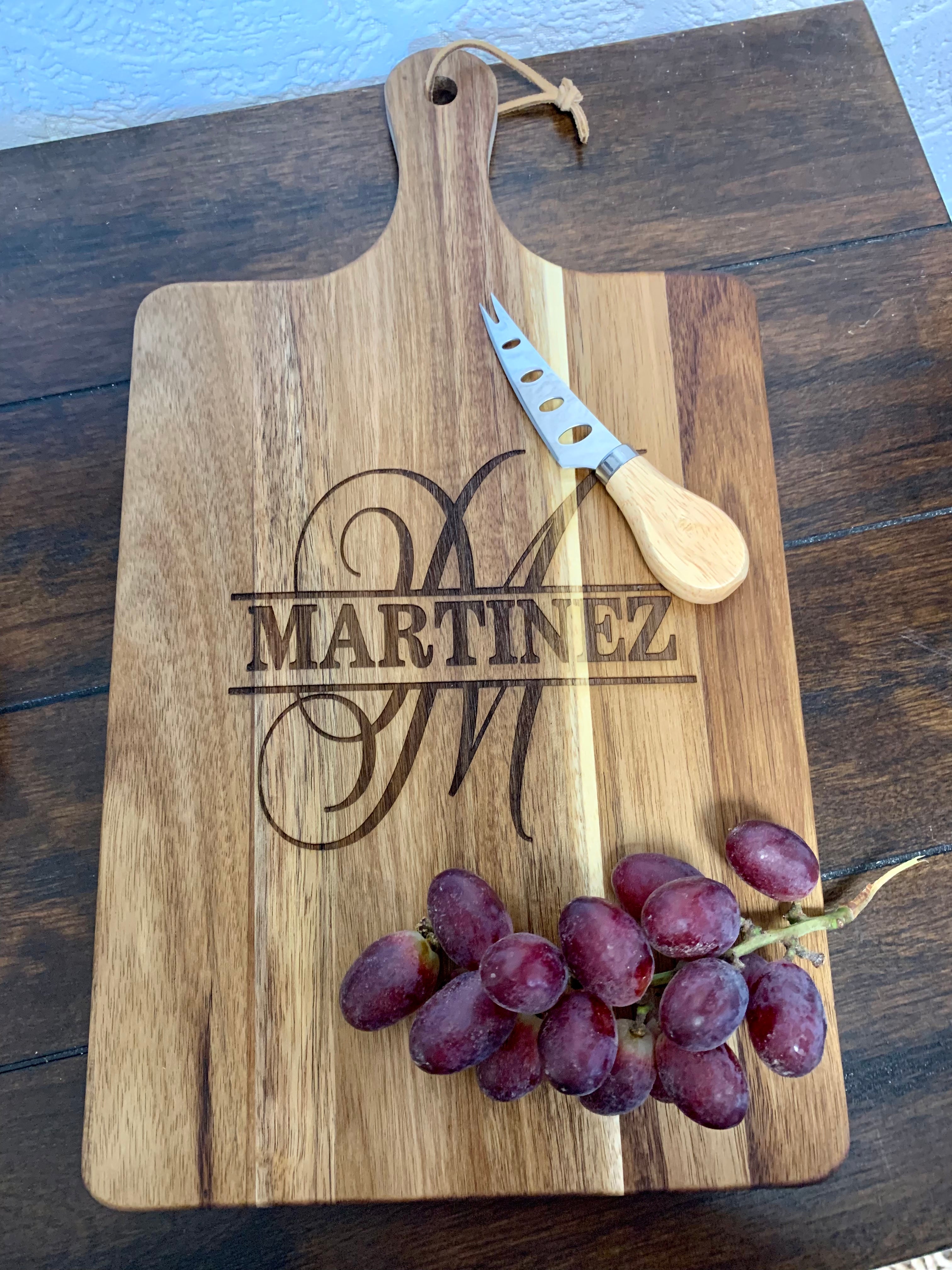 Personalized Acacia Wood Bread Board - The Crystal Shoppe